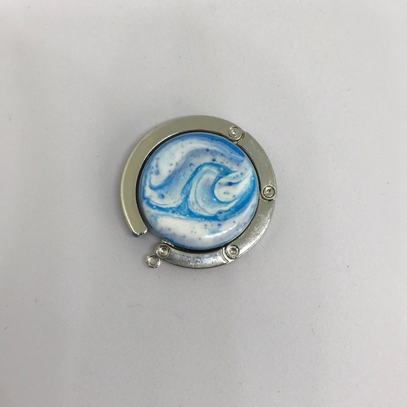 Seaside Serenity: Handmade Blue & White Wave Resin Purse Hook - Travel Size - Picture 5 of 5